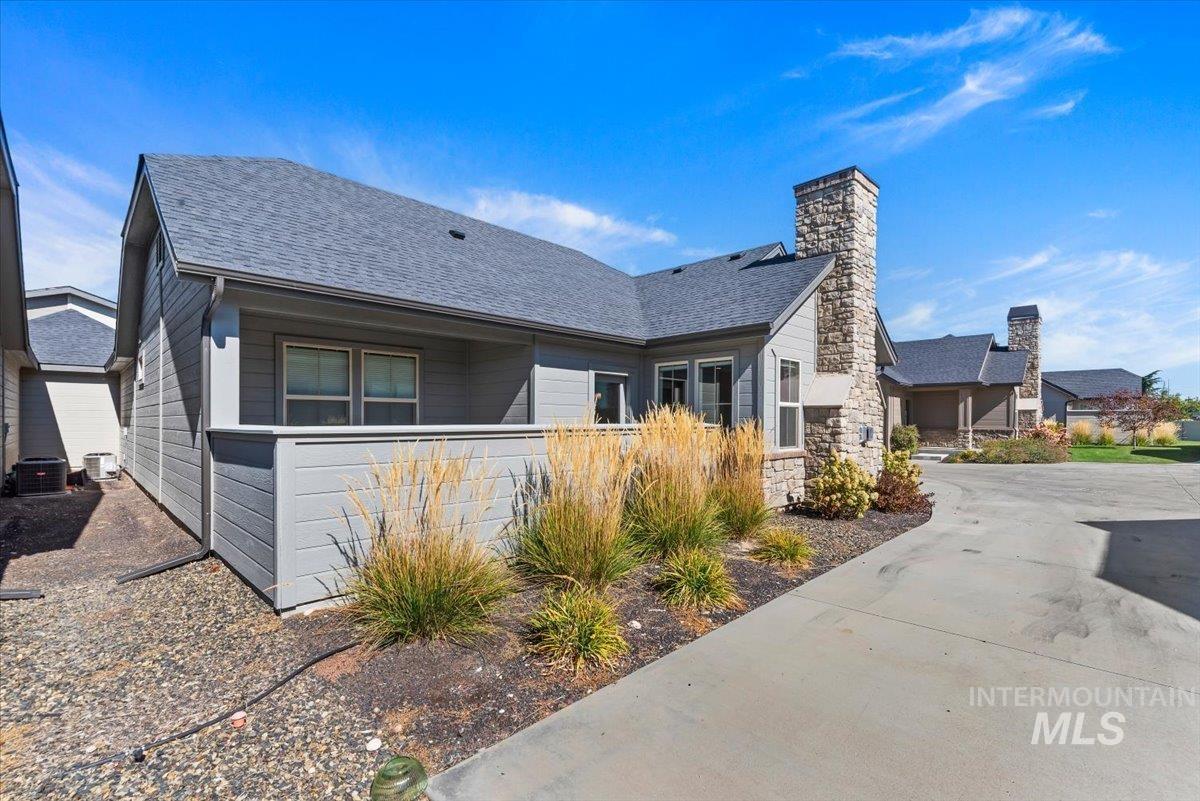 4241 N Bellina Lane, Meridian, Idaho 83642, 2 Bedrooms, 2 Bathrooms, Residential For Sale, Price $469,900,MLS 99002520