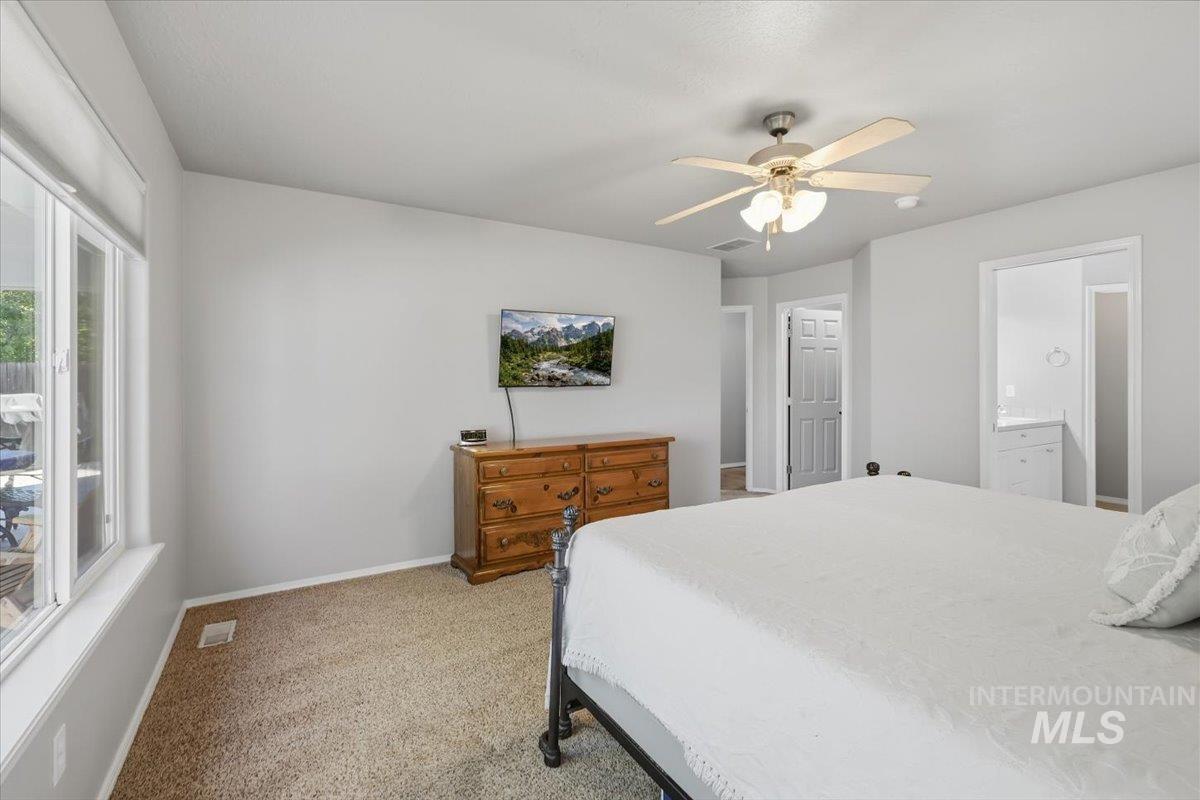 2082 E Glasgow St, Meridian, Idaho 83646, 4 Bedrooms, 2.5 Bathrooms, Residential For Sale, Price $615,000,MLS 99002521
