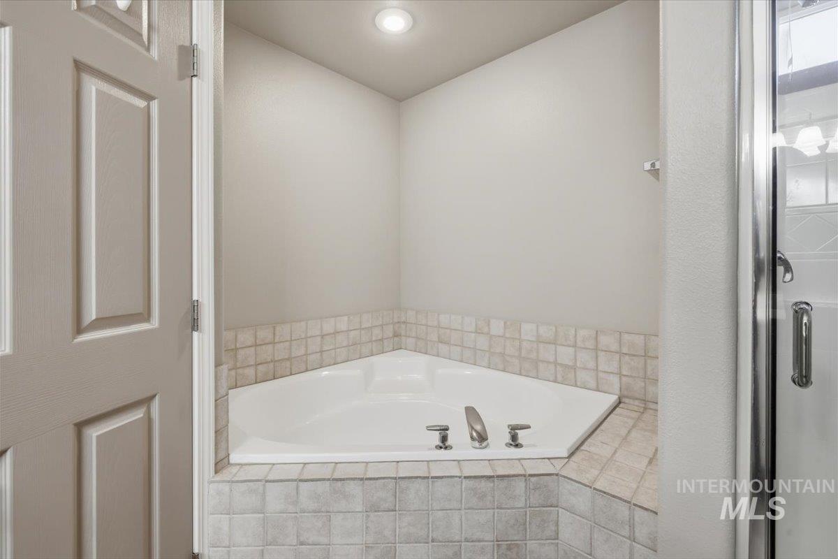 2082 E Glasgow St, Meridian, Idaho 83646, 4 Bedrooms, 2.5 Bathrooms, Residential For Sale, Price $615,000,MLS 99002521