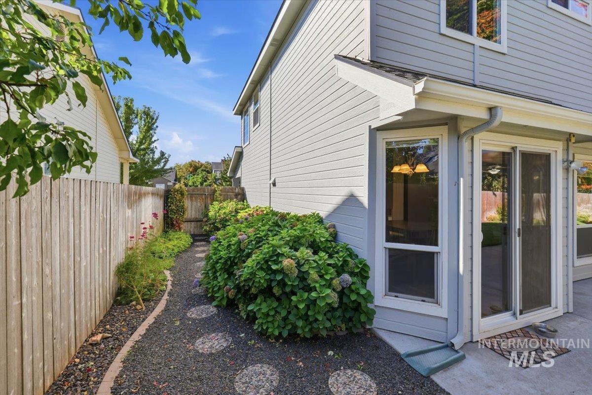 2082 E Glasgow St, Meridian, Idaho 83646, 4 Bedrooms, 2.5 Bathrooms, Residential For Sale, Price $615,000,MLS 99002521