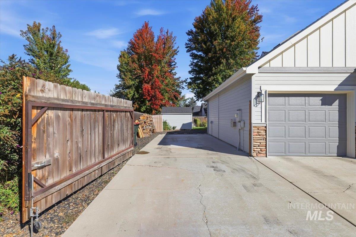 2082 E Glasgow St, Meridian, Idaho 83646, 4 Bedrooms, 2.5 Bathrooms, Residential For Sale, Price $615,000,MLS 99002521