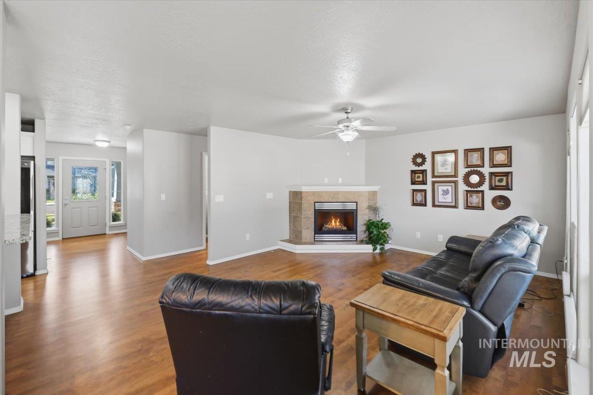 2082 E Glasgow St, Meridian, Idaho 83646, 4 Bedrooms, 2.5 Bathrooms, Residential For Sale, Price $615,000,MLS 99002521
