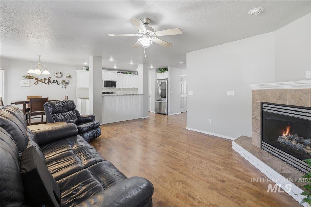 2082 E Glasgow St, Meridian, Idaho 83646, 4 Bedrooms, 2.5 Bathrooms, Residential For Sale, Price $615,000,MLS 99002521