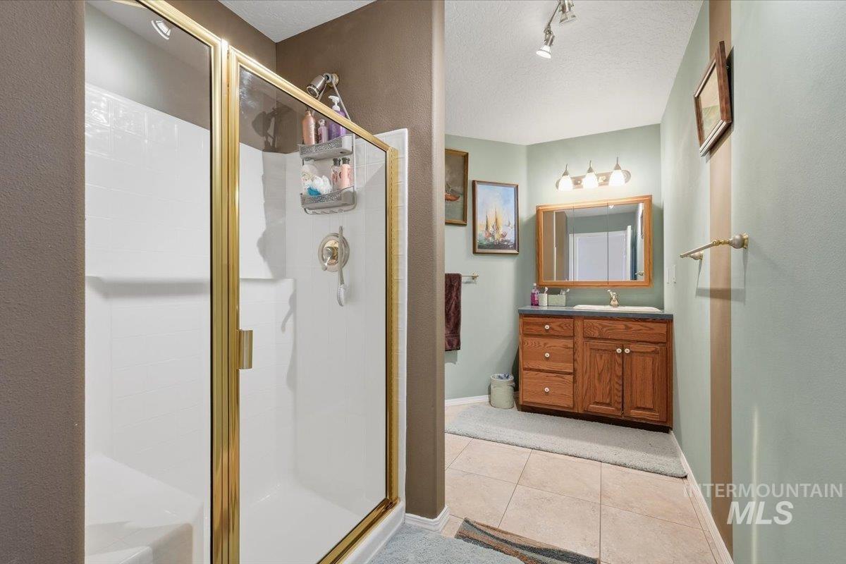 16921 Oasis Rd, Caldwell, Idaho 83607, 4 Bedrooms, 3.5 Bathrooms, Farm & Ranch For Sale, Price $1,400,000,MLS 99002526