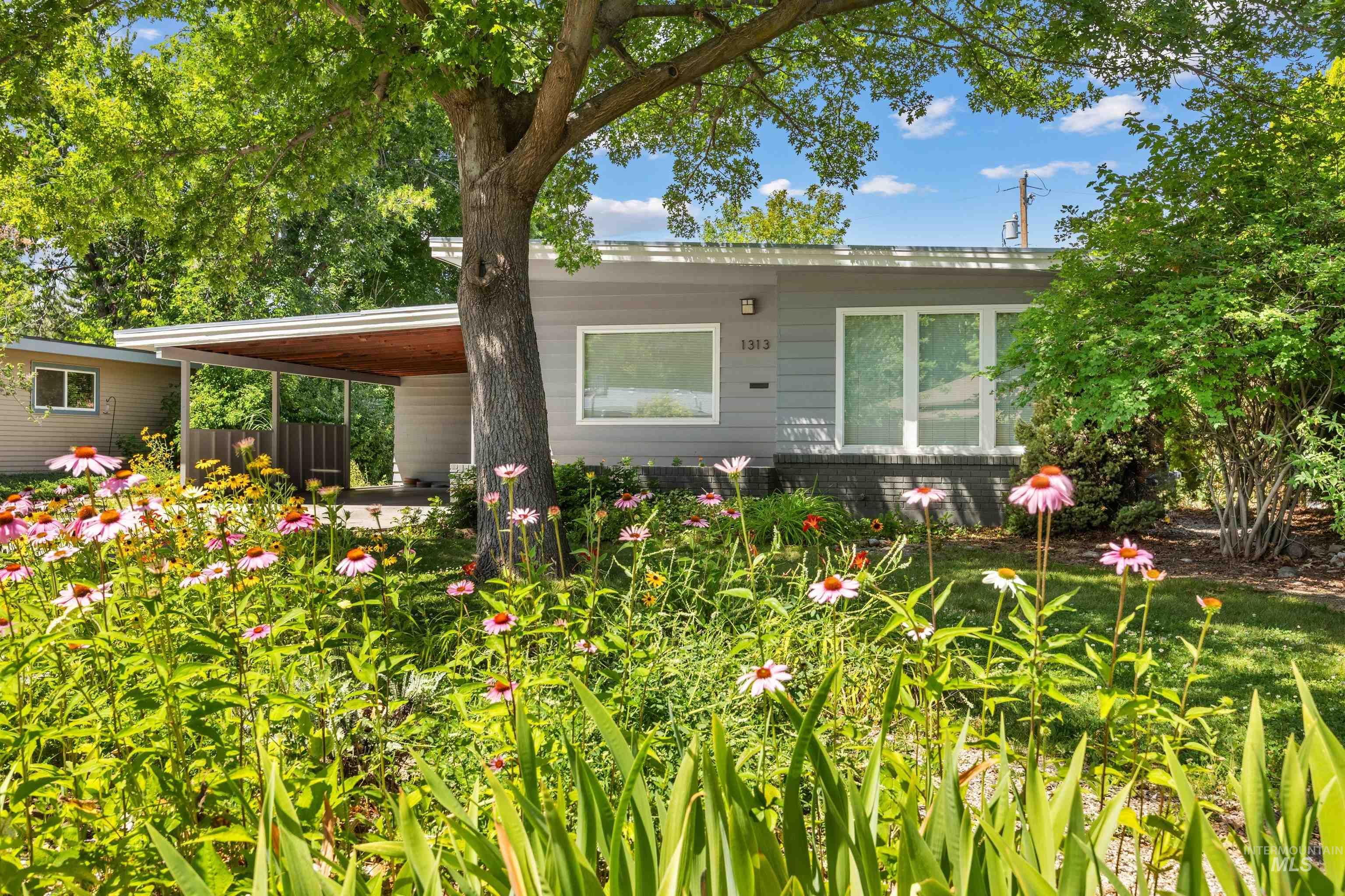 1313 S Pacific Street, Boise, Idaho 83705, 2 Bedrooms, 1 Bathroom, Residential For Sale, Price $370,000,MLS 99002527