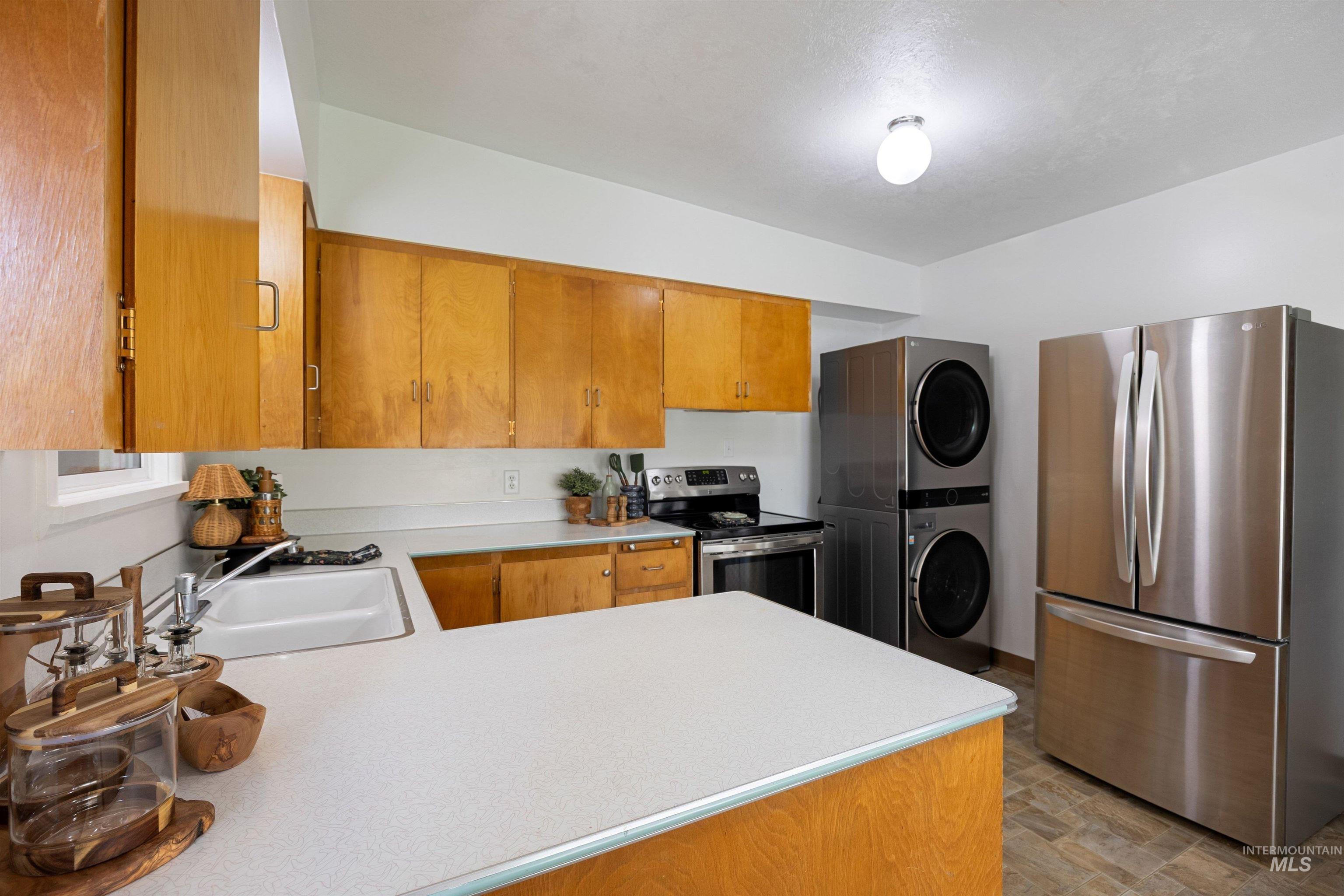 1313 S Pacific Street, Boise, Idaho 83705, 2 Bedrooms, 1 Bathroom, Residential For Sale, Price $370,000,MLS 99002527