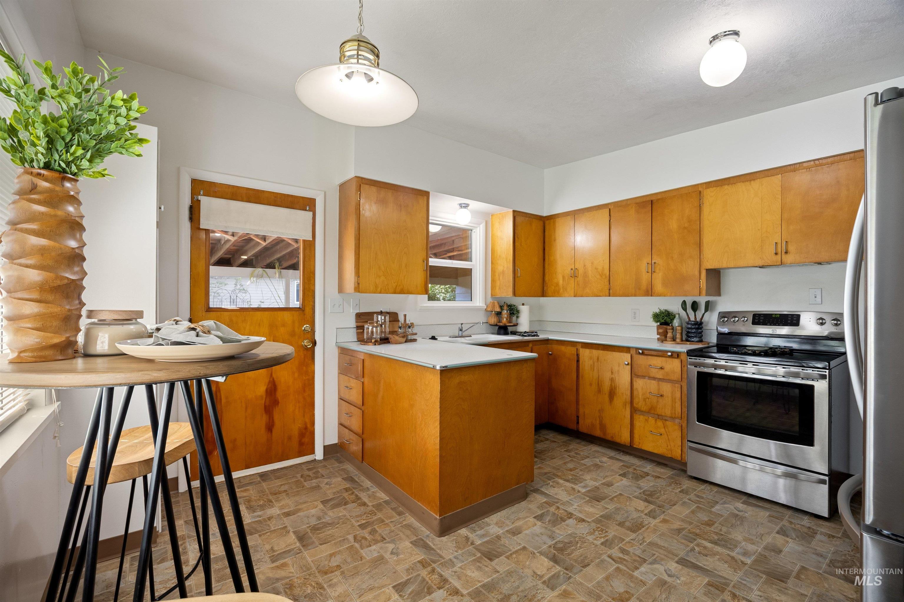 1313 S Pacific Street, Boise, Idaho 83705, 2 Bedrooms, 1 Bathroom, Residential For Sale, Price $370,000,MLS 99002527