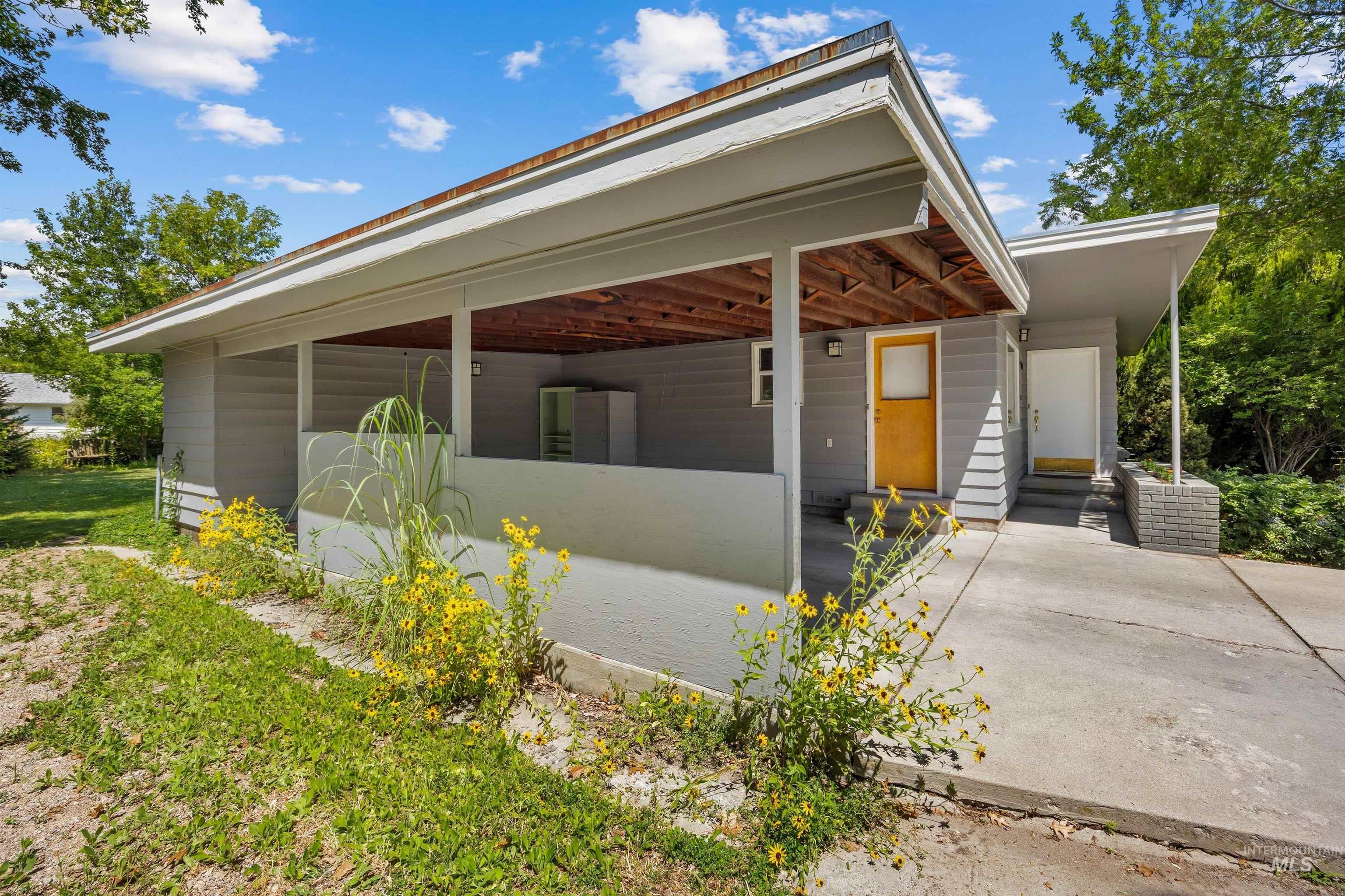 1313 S Pacific Street, Boise, Idaho 83705, 2 Bedrooms, 1 Bathroom, Residential For Sale, Price $370,000,MLS 99002527