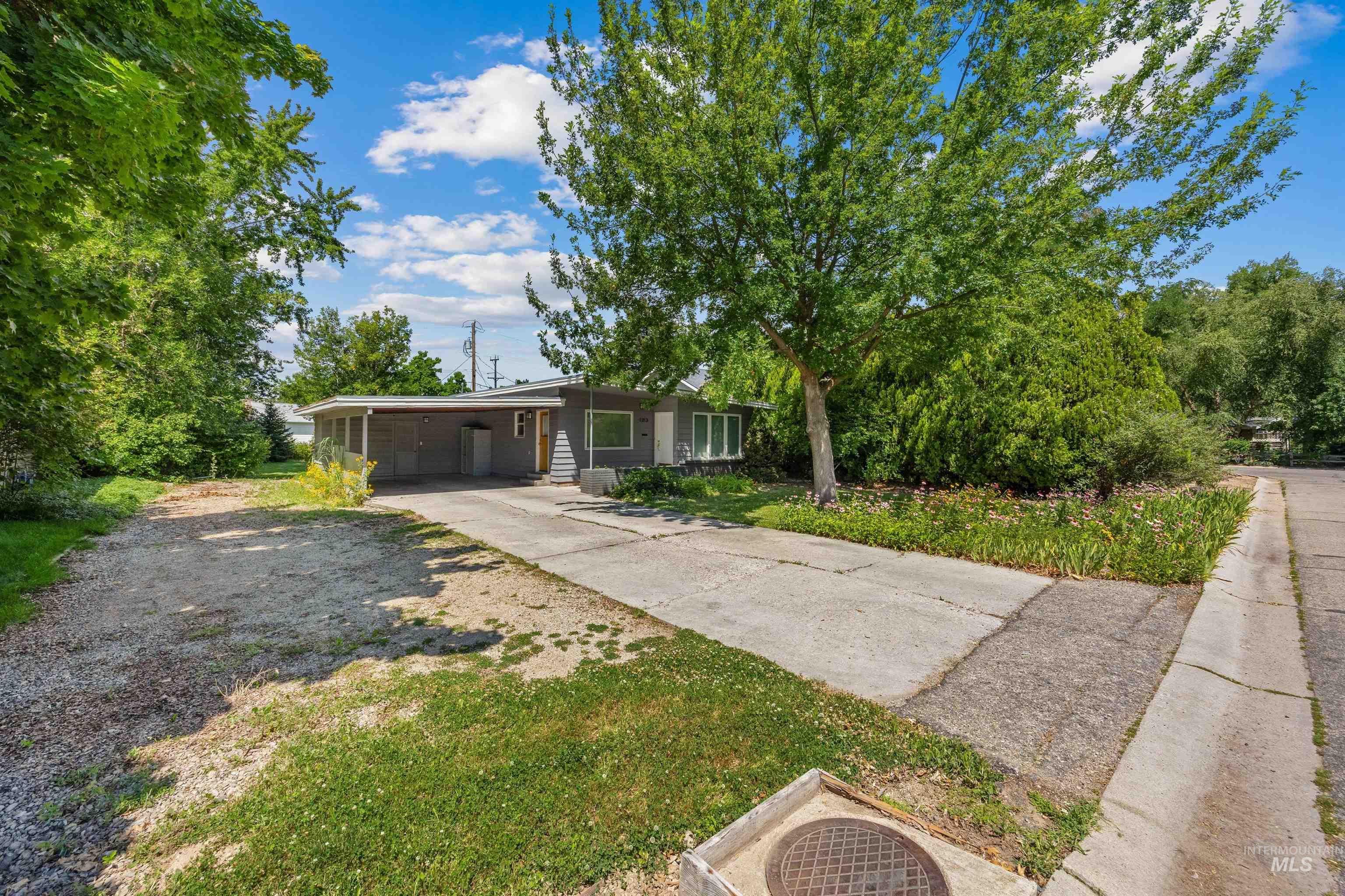 1313 S Pacific Street, Boise, Idaho 83705, 2 Bedrooms, 1 Bathroom, Residential For Sale, Price $370,000,MLS 99002527