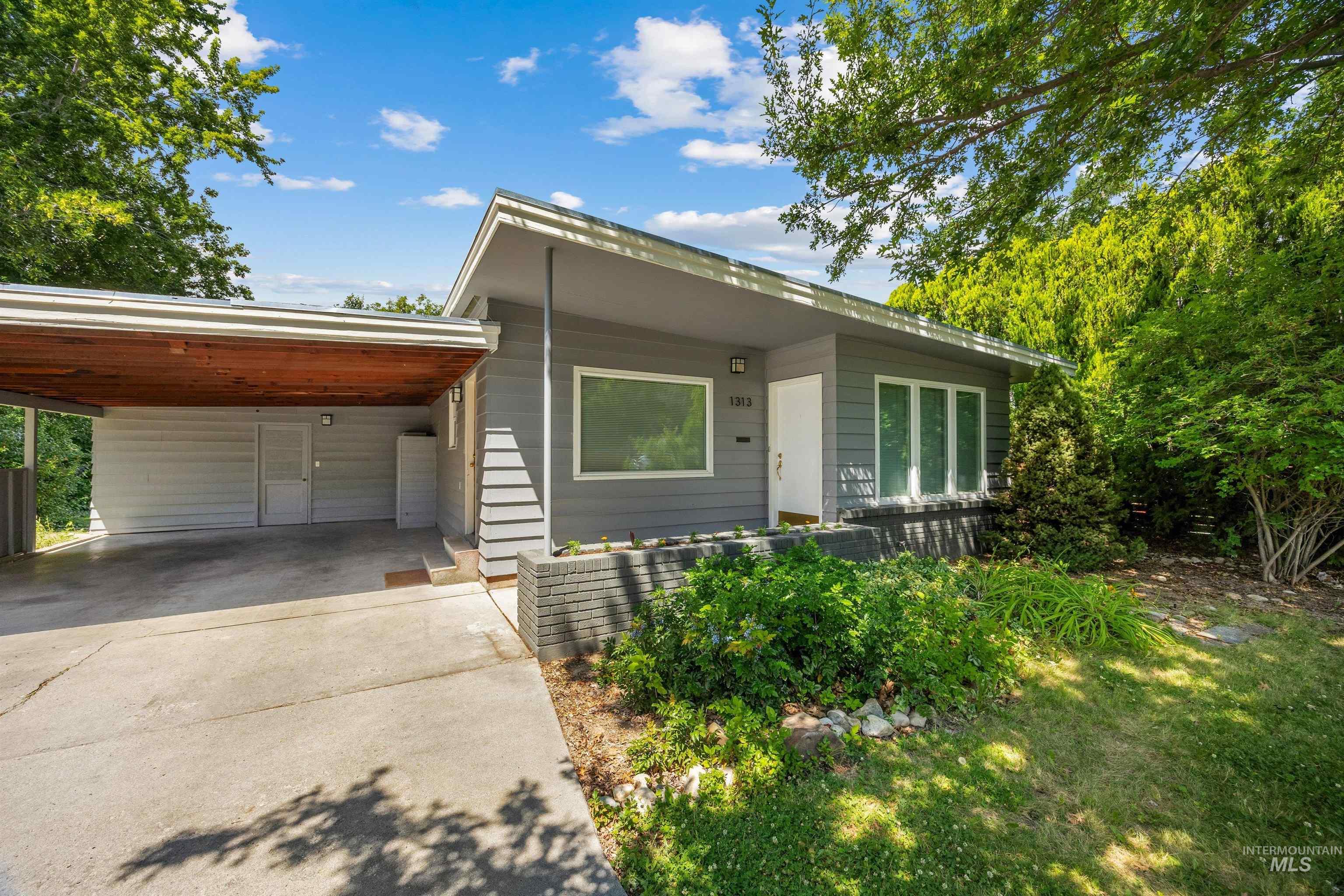 1313 S Pacific Street, Boise, Idaho 83705, 2 Bedrooms, 1 Bathroom, Residential For Sale, Price $370,000,MLS 99002527