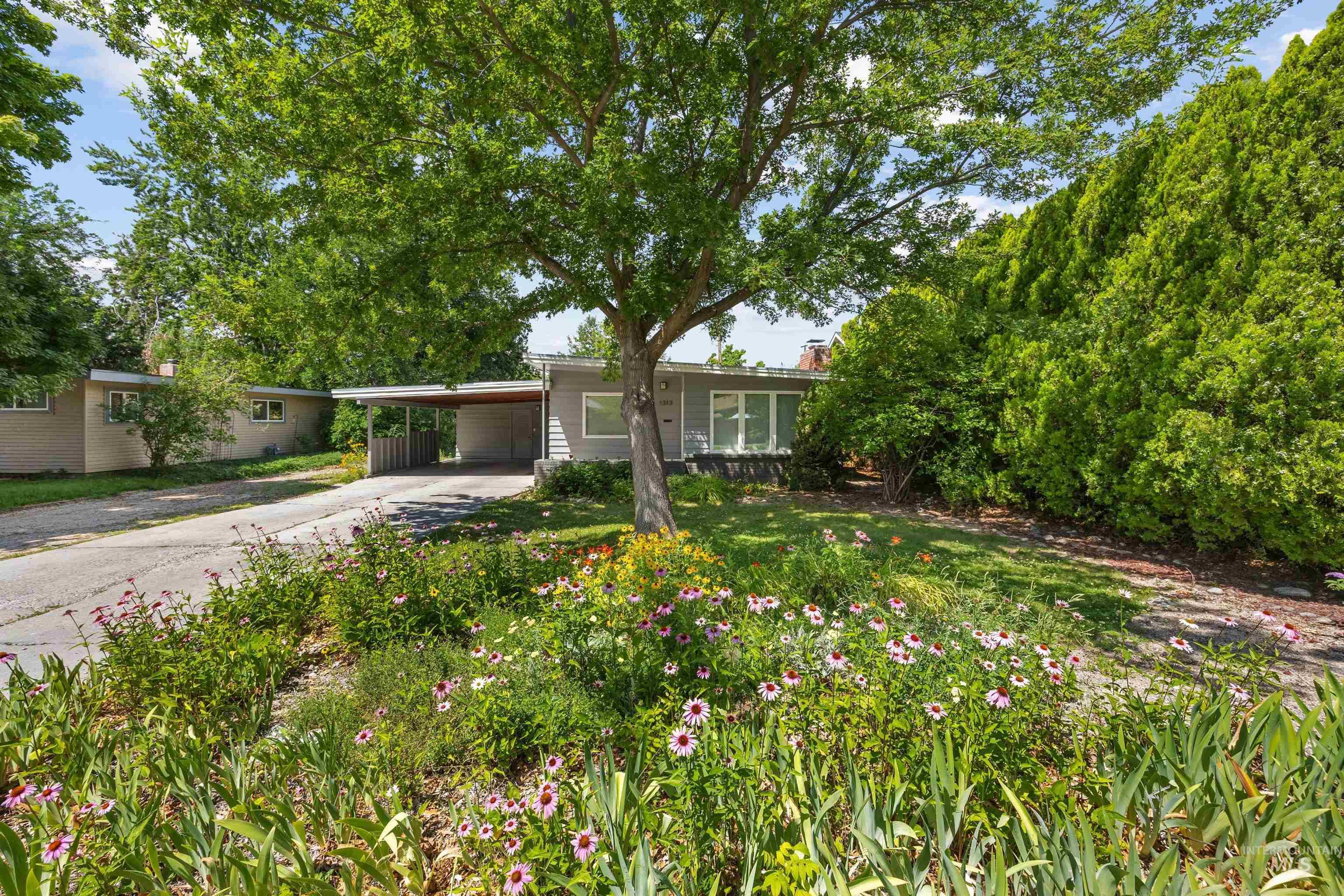 1313 S Pacific Street, Boise, Idaho 83705, 2 Bedrooms, 1 Bathroom, Residential For Sale, Price $370,000,MLS 99002527