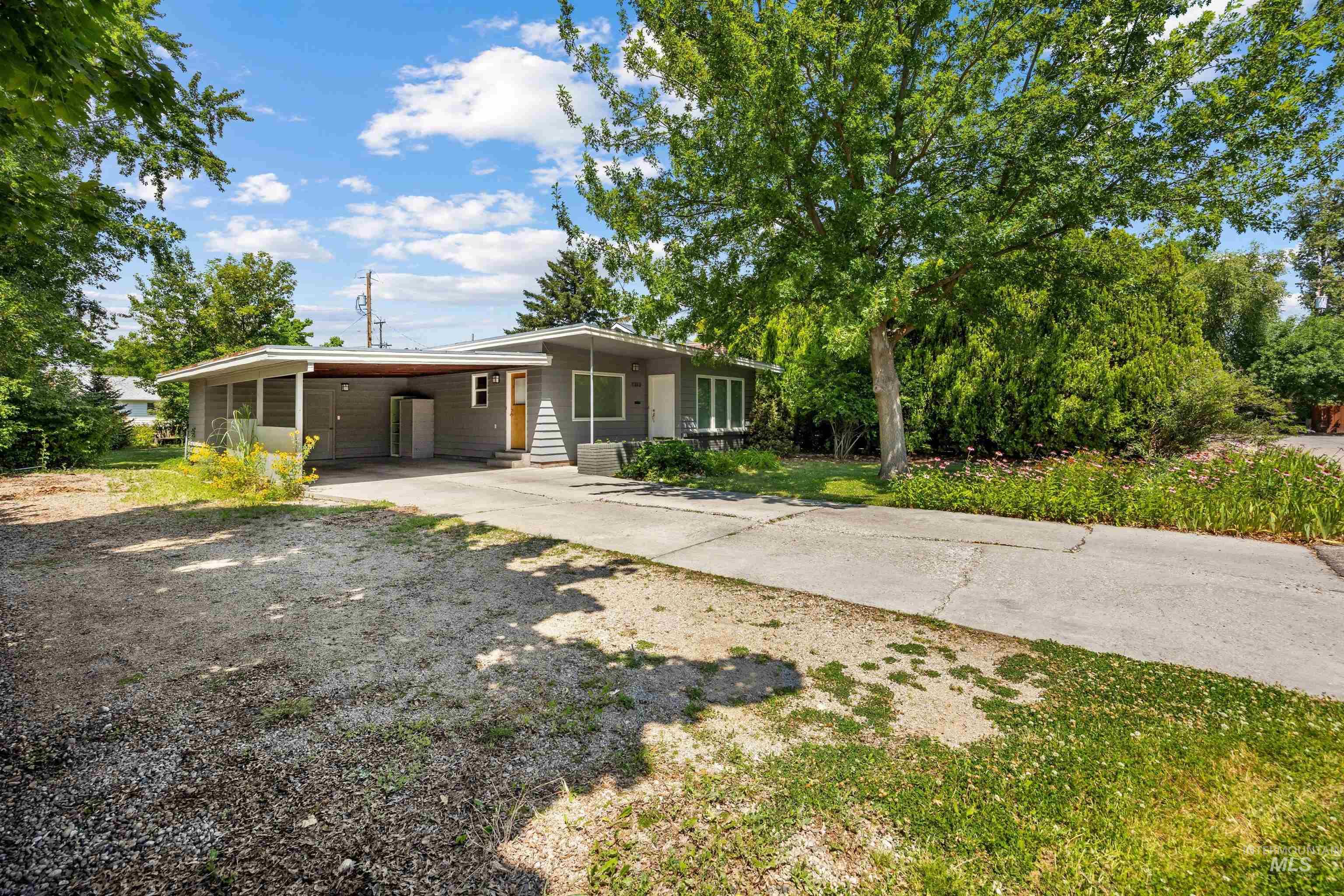 1313 S Pacific Street, Boise, Idaho 83705, 2 Bedrooms, 1 Bathroom, Residential For Sale, Price $370,000,MLS 99002527