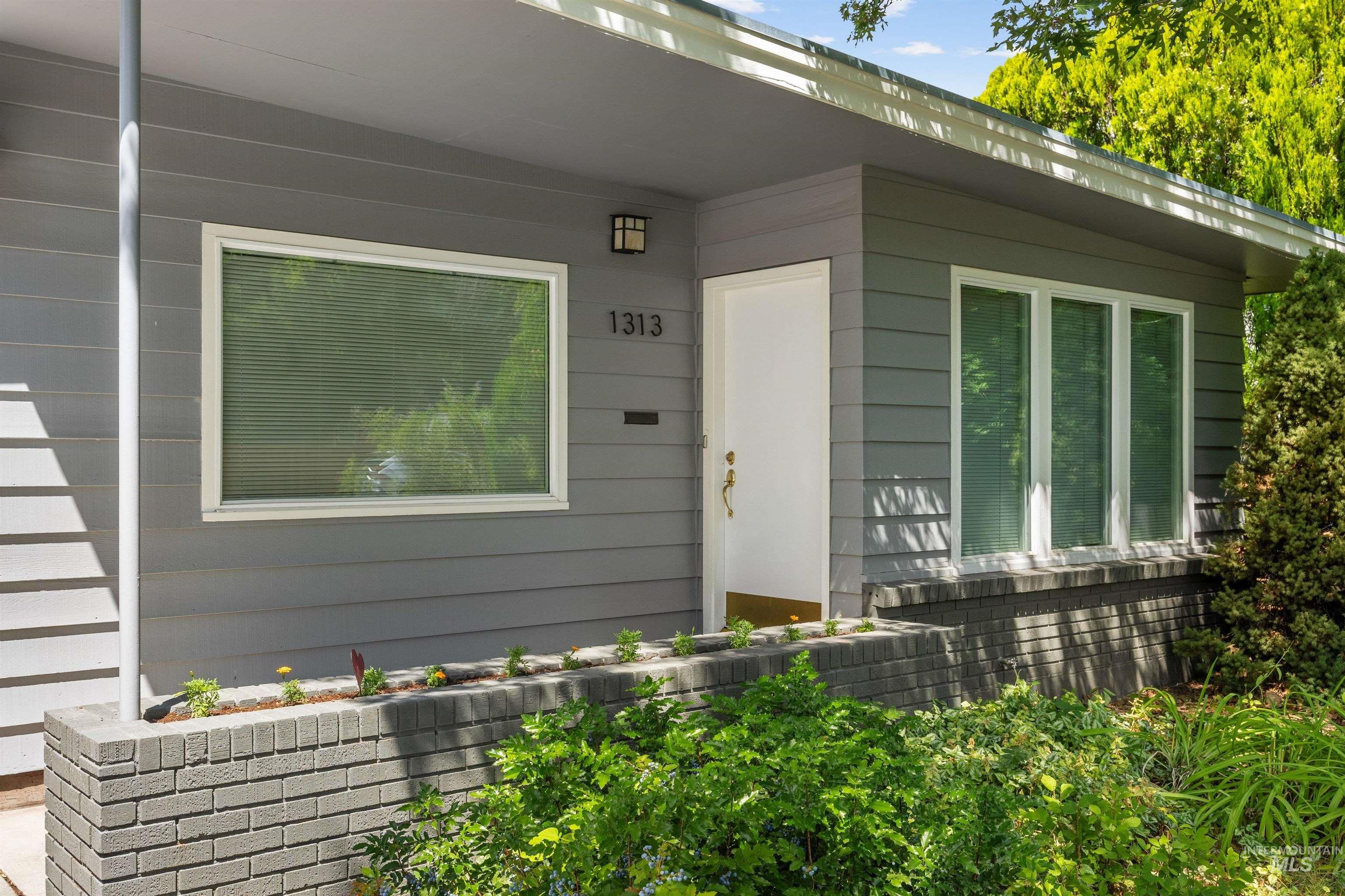1313 S Pacific Street, Boise, Idaho 83705, 2 Bedrooms, 1 Bathroom, Residential For Sale, Price $370,000,MLS 99002527