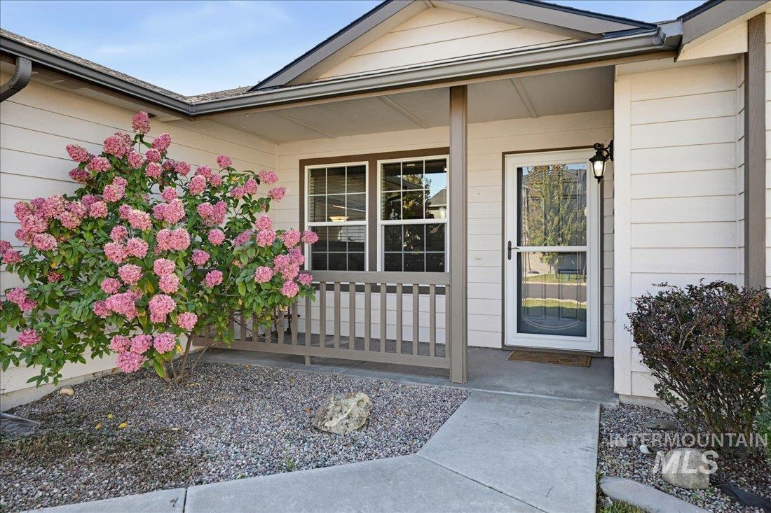 10335 W Wyatt Earp Drive, Star, Idaho 83669, 4 Bedrooms, 2 Bathrooms, Residential For Sale, Price $449,900,MLS 99002528