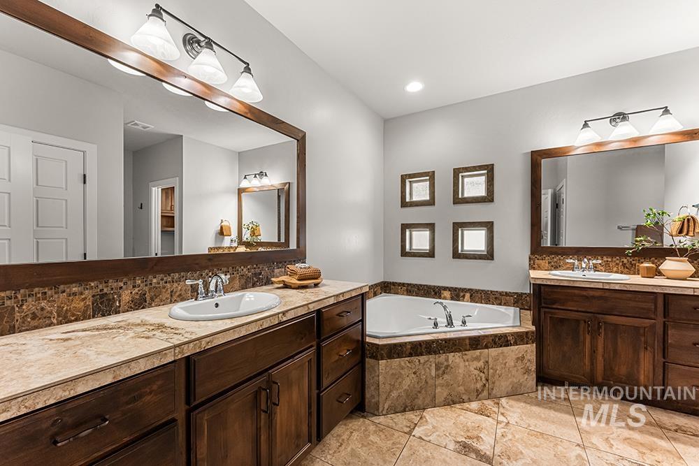 6737 N Moon Drummer Way, Meridian, Idaho 83646, 3 Bedrooms, 2 Bathrooms, Residential For Sale, Price $749,900,MLS 99002529