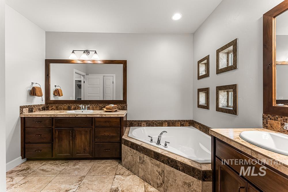 6737 N Moon Drummer Way, Meridian, Idaho 83646, 3 Bedrooms, 2 Bathrooms, Residential For Sale, Price $749,900,MLS 99002529