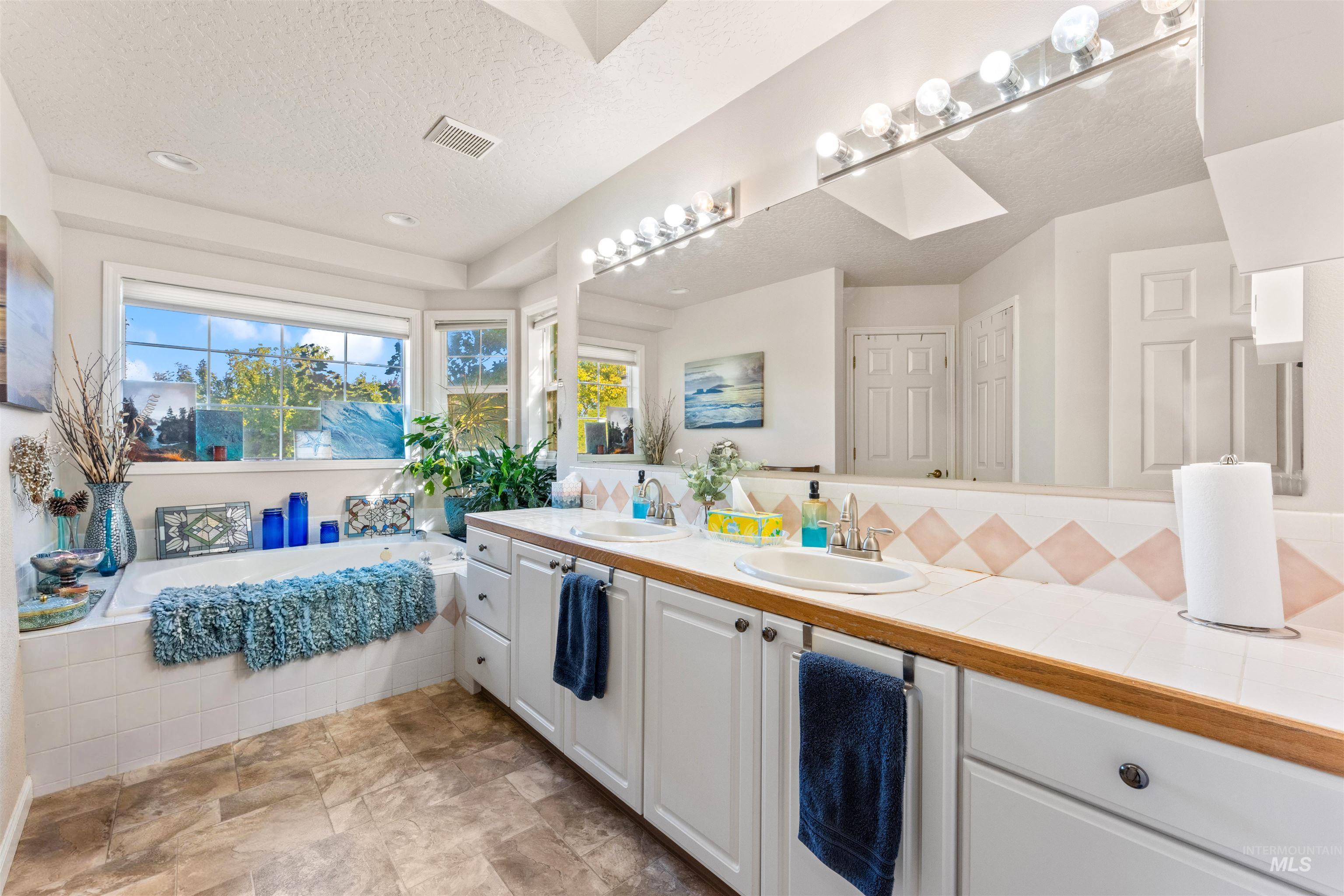 12509 Deer Flat Rd, Nampa, Idaho 83686, 3 Bedrooms, 3 Bathrooms, Residential For Sale, Price $1,499,000, 99002530