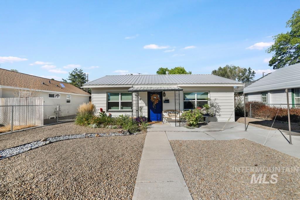 837 N 8th E, Mountain Home, Idaho 83647, 2 Bedrooms, 1 Bathroom, Residential For Sale, Price $274,900,MLS 99002532