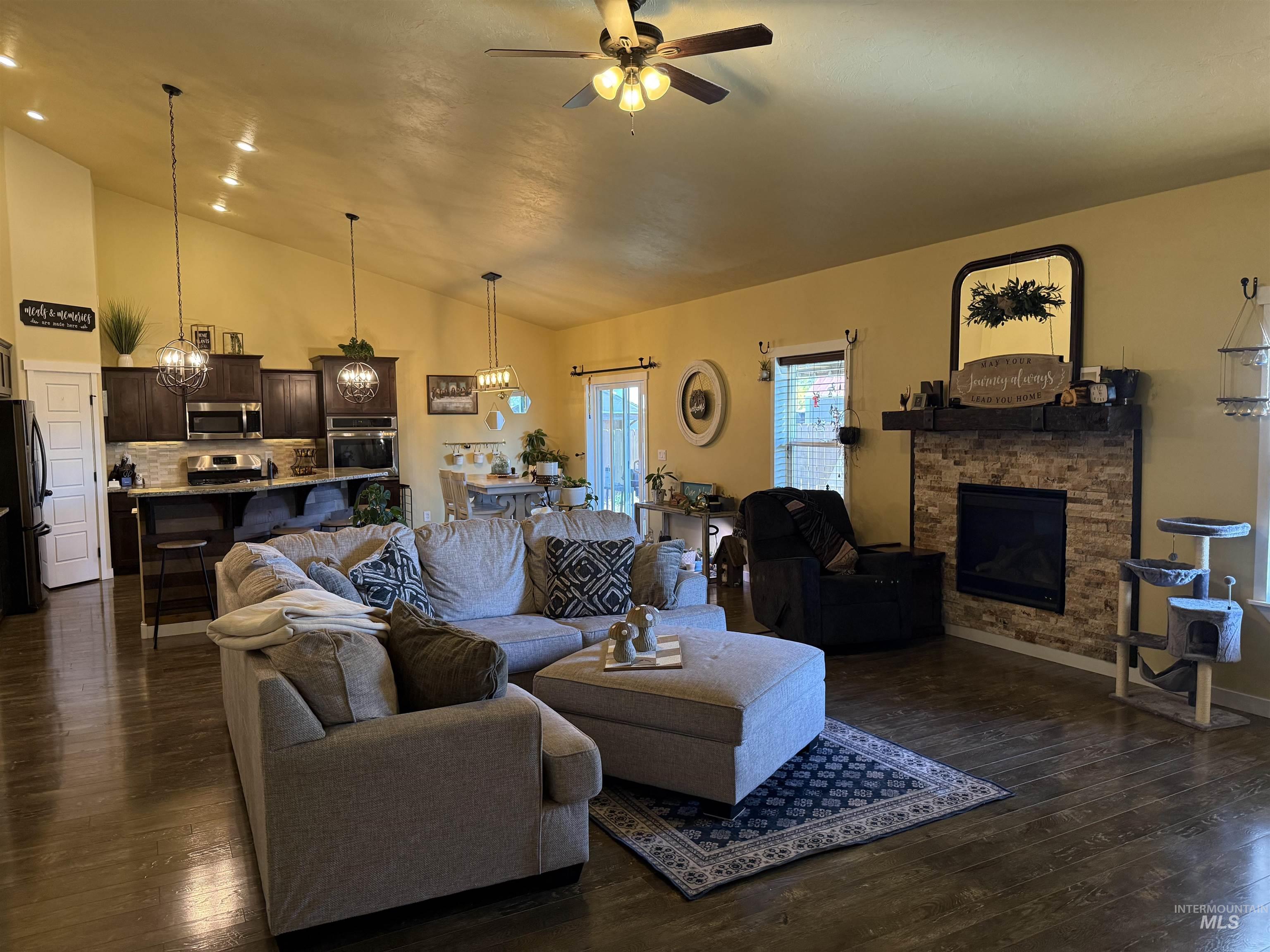 931 Applewood Dr., Buhl, Idaho 83316, 3 Bedrooms, 2.5 Bathrooms, Residential For Sale, Price $479,900,MLS 99002533