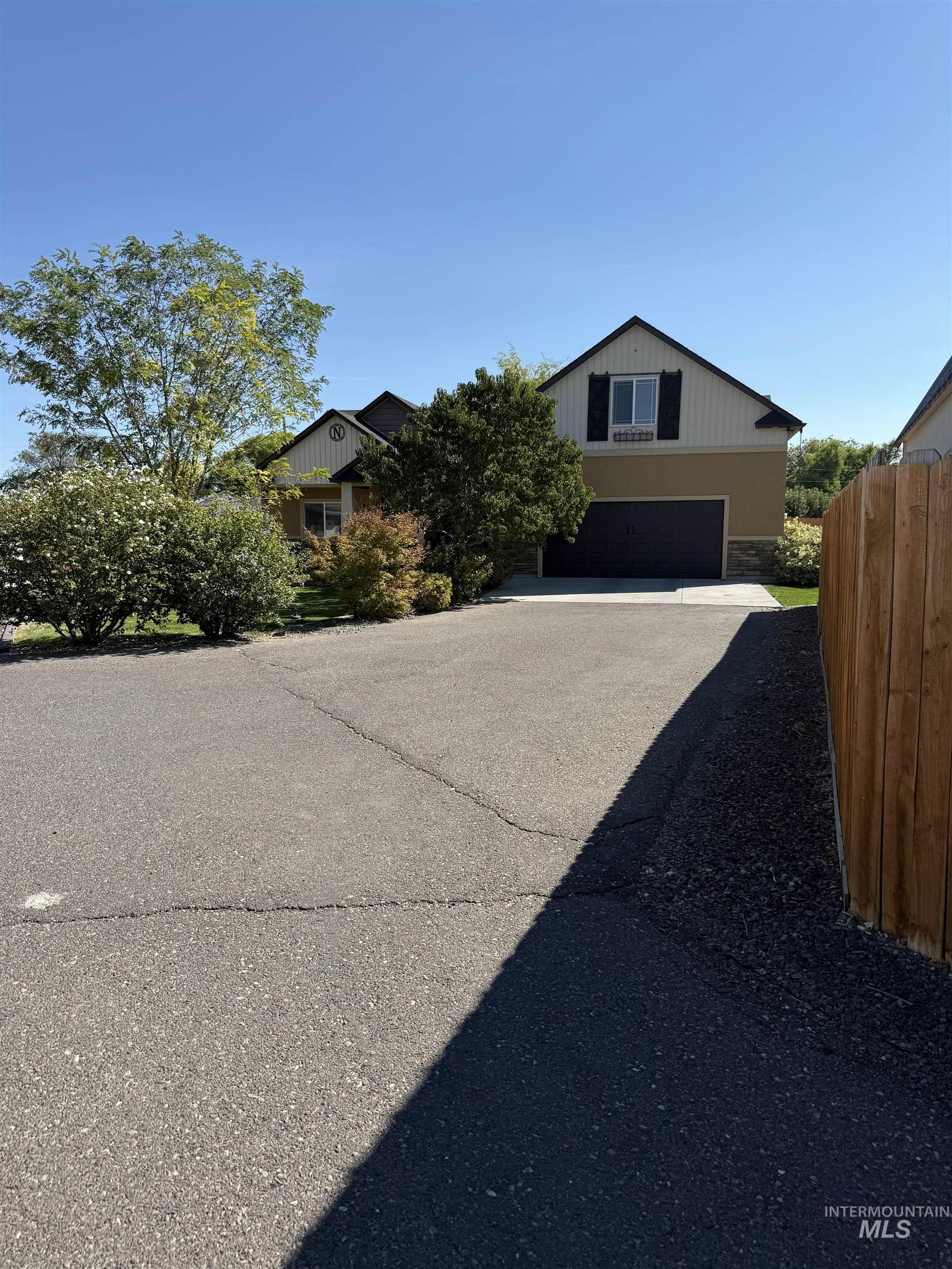 931 Applewood Dr., Buhl, Idaho 83316, 3 Bedrooms, 2.5 Bathrooms, Residential For Sale, Price $479,900,MLS 99002533