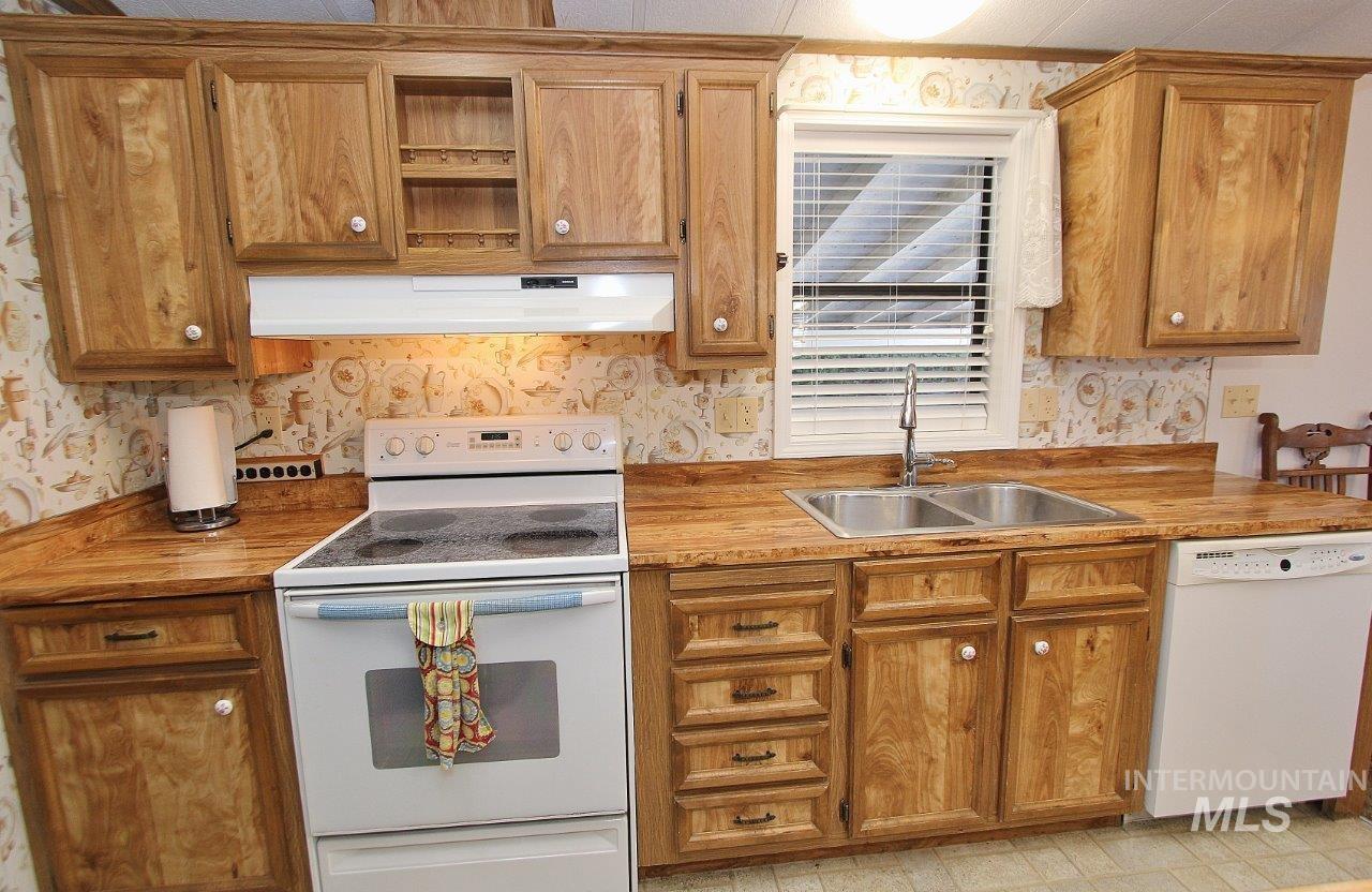 1907 W Flamingo Ave., Nampa, Idaho 83651, 2 Bedrooms, 2 Bathrooms, Residential For Sale, Price $179,900,MLS 99002536