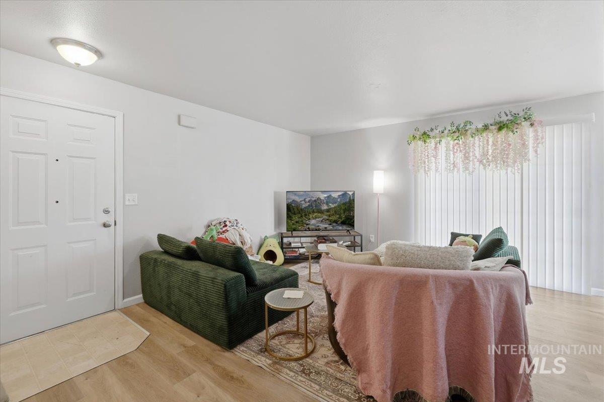 10042 W Garverdale Ln, Boise, Idaho 83704, 3 Bedrooms, 2 Bathrooms, Residential Income For Sale, Price $999,000,MLS 99002538