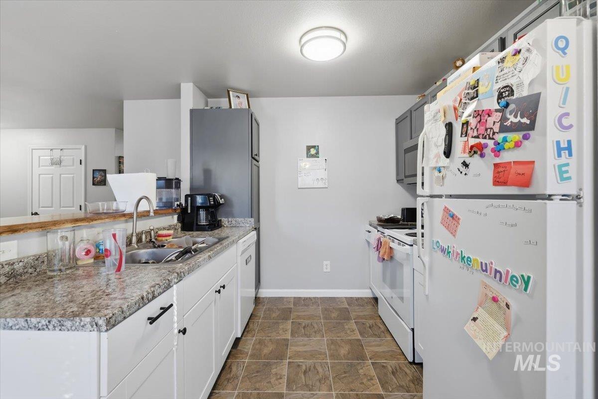 10042 W Garverdale Ln, Boise, Idaho 83704, 3 Bedrooms, 2 Bathrooms, Residential Income For Sale, Price $999,000,MLS 99002538