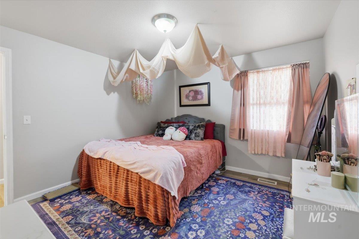 10042 W Garverdale Ln, Boise, Idaho 83704, 3 Bedrooms, 2 Bathrooms, Residential Income For Sale, Price $999,000,MLS 99002538