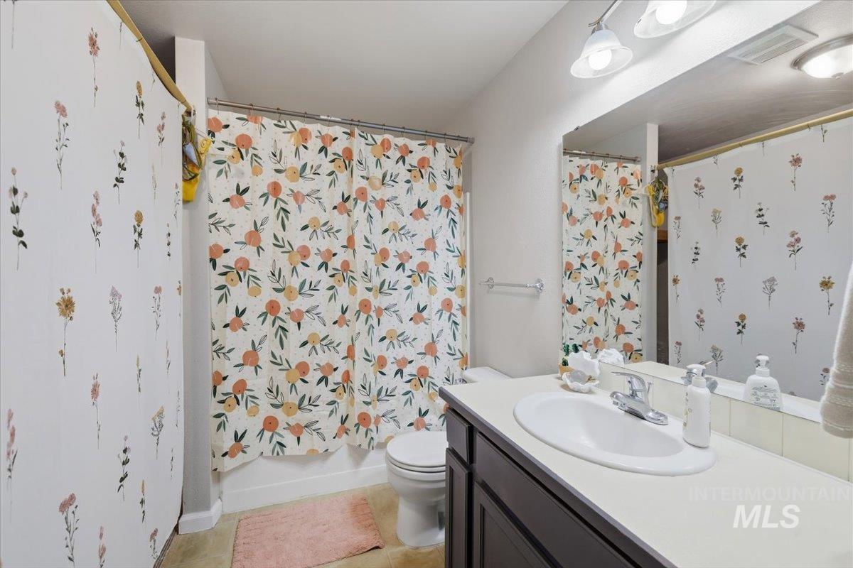10042 W Garverdale Ln, Boise, Idaho 83704, 3 Bedrooms, 2 Bathrooms, Residential Income For Sale, Price $999,000,MLS 99002538