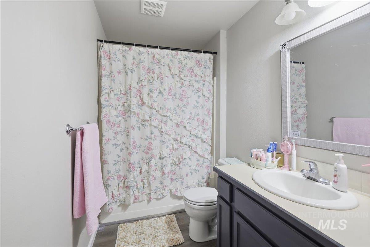 10042 W Garverdale Ln, Boise, Idaho 83704, 3 Bedrooms, 2 Bathrooms, Residential Income For Sale, Price $999,000,MLS 99002538
