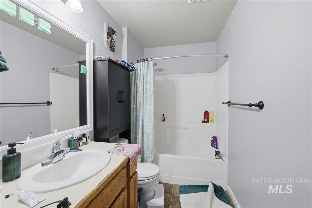 10042 W Garverdale Ln, Boise, Idaho 83704, 3 Bedrooms, 2 Bathrooms, Residential Income For Sale, Price $999,000,MLS 99002538