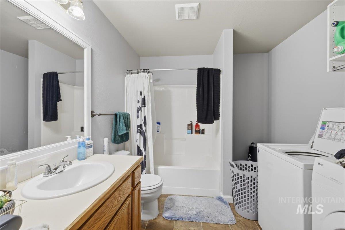 10042 W Garverdale Ln, Boise, Idaho 83704, 3 Bedrooms, 2 Bathrooms, Residential Income For Sale, Price $999,000,MLS 99002538