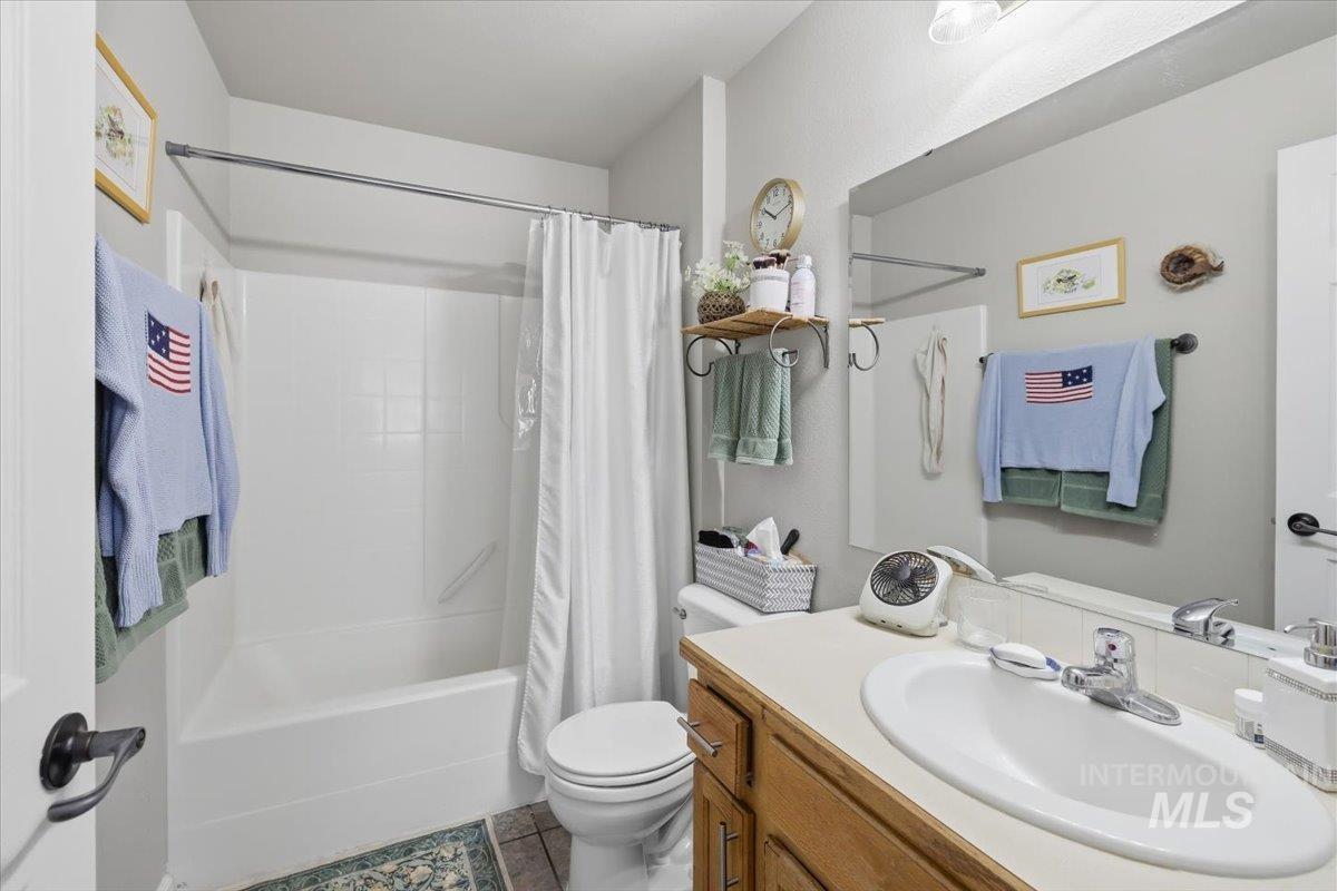 10042 W Garverdale Ln, Boise, Idaho 83704, 3 Bedrooms, 2 Bathrooms, Residential Income For Sale, Price $999,000,MLS 99002538