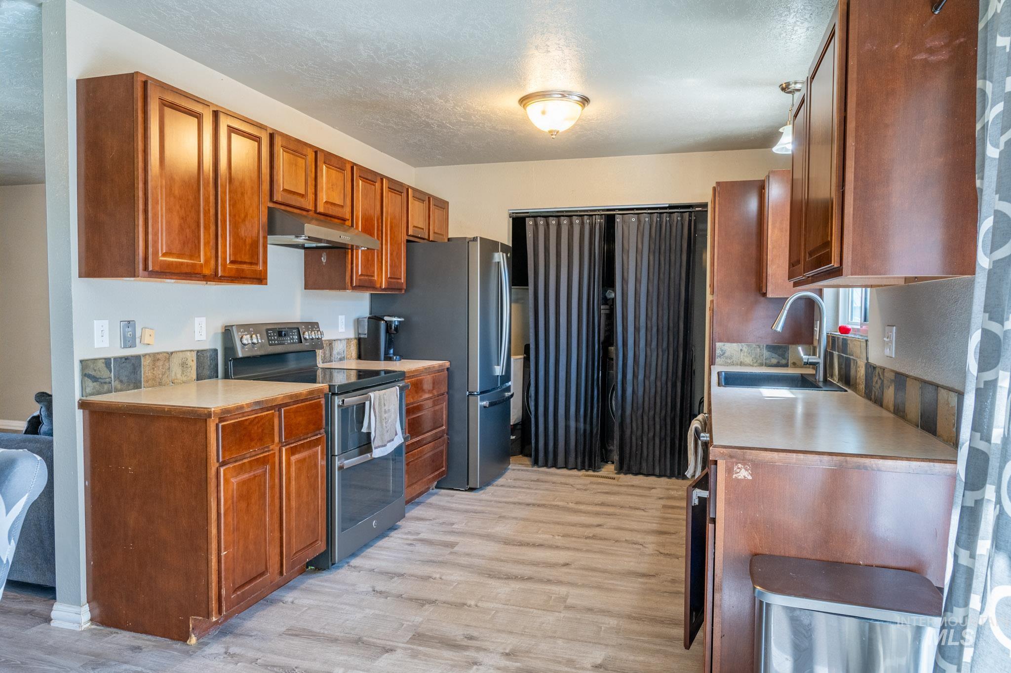 530 NW 11th St, Ontario, Oregon 97914, 3 Bedrooms, 2 Bathrooms, Residential For Sale, Price $275,000,MLS 99002540