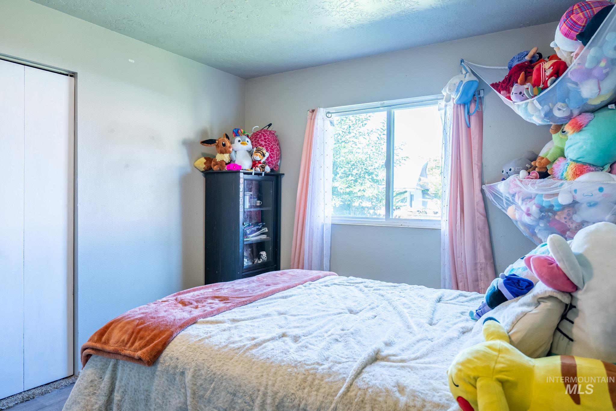 530 NW 11th St, Ontario, Oregon 97914, 3 Bedrooms, 2 Bathrooms, Residential For Sale, Price $275,000,MLS 99002540