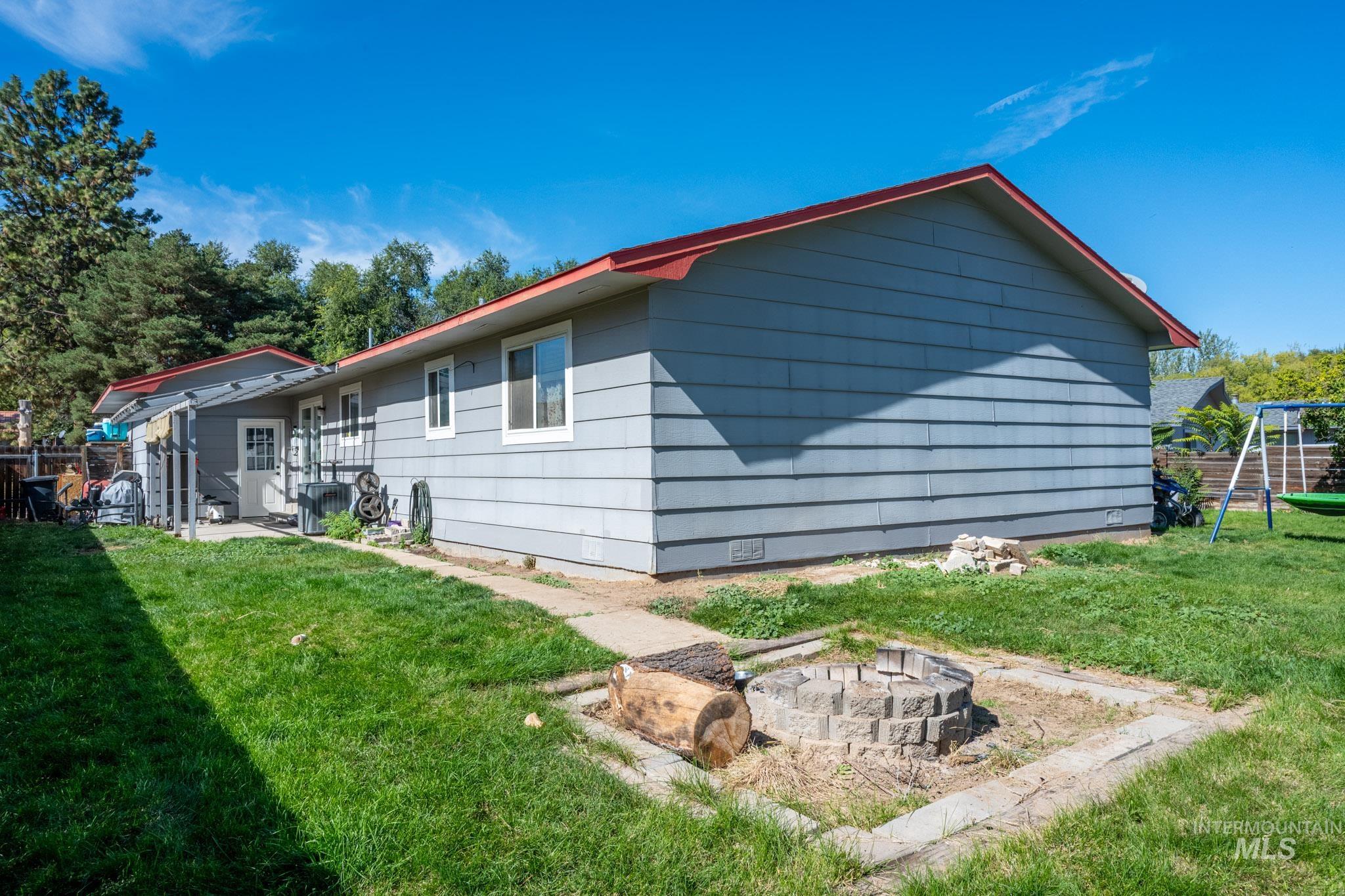 530 NW 11th St, Ontario, Oregon 97914, 3 Bedrooms, 2 Bathrooms, Residential For Sale, Price $275,000,MLS 99002540