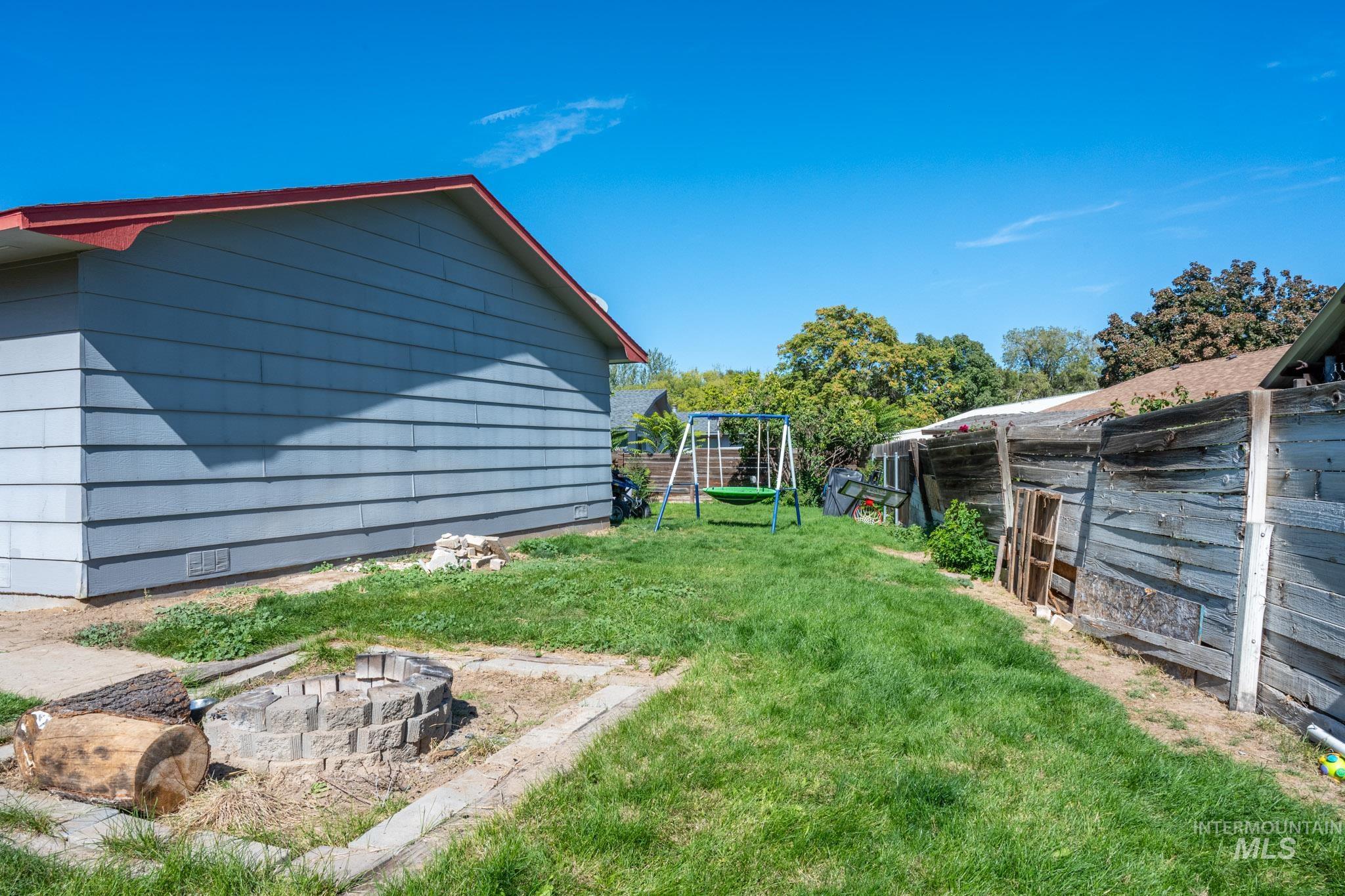 530 NW 11th St, Ontario, Oregon 97914, 3 Bedrooms, 2 Bathrooms, Residential For Sale, Price $275,000,MLS 99002540