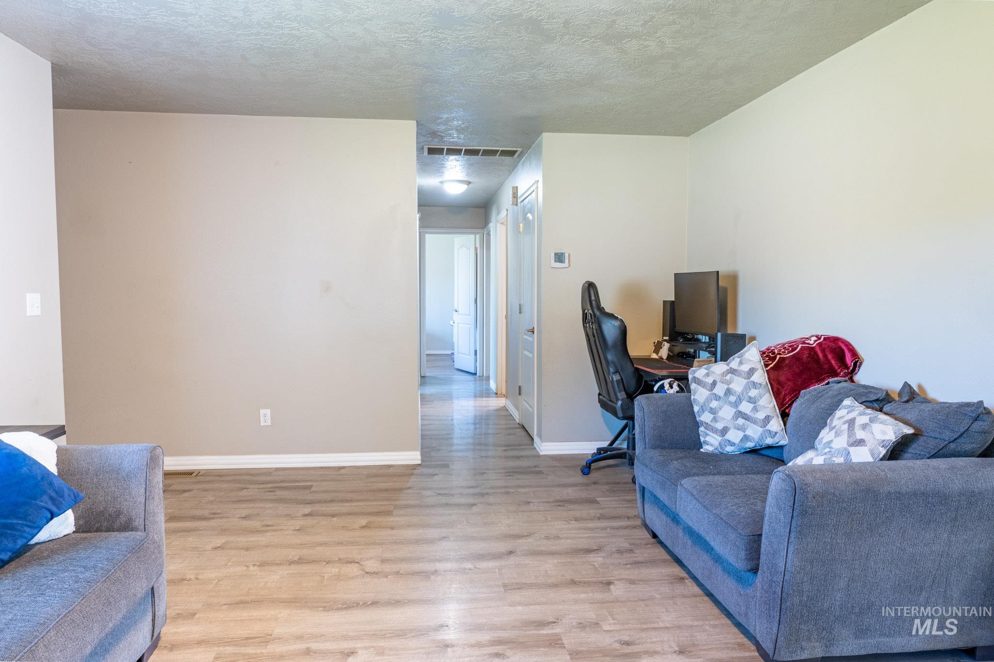530 NW 11th St, Ontario, Oregon 97914, 3 Bedrooms, 2 Bathrooms, Residential For Sale, Price $275,000,MLS 99002540