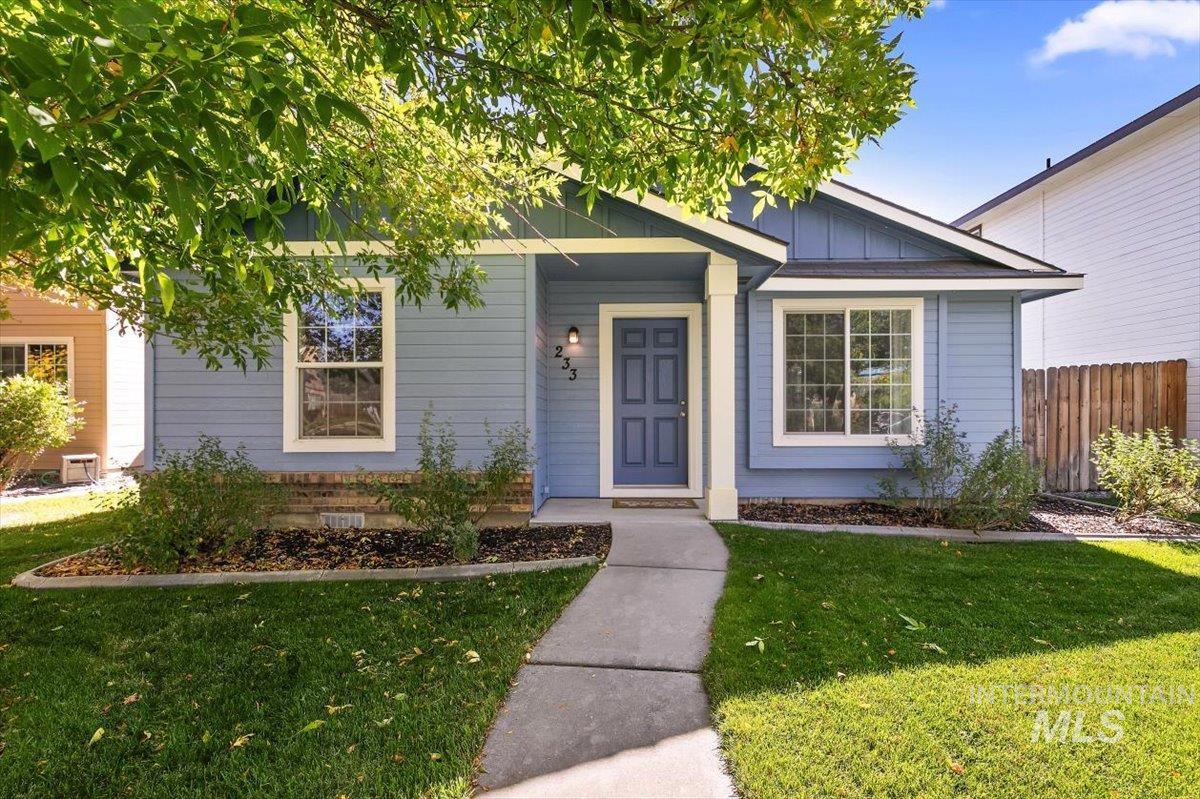 233 W Lava Falls Dr, Meridian, Idaho 83646, 3 Bedrooms, 2 Bathrooms, Residential For Sale, Price $399,900,MLS 99002542