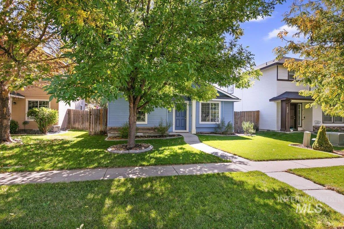 233 W Lava Falls Dr, Meridian, Idaho 83646, 3 Bedrooms, 2 Bathrooms, Residential For Sale, Price $399,900,MLS 99002542