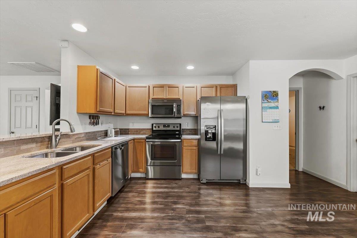 233 W Lava Falls Dr, Meridian, Idaho 83646, 3 Bedrooms, 2 Bathrooms, Residential For Sale, Price $399,900,MLS 99002542