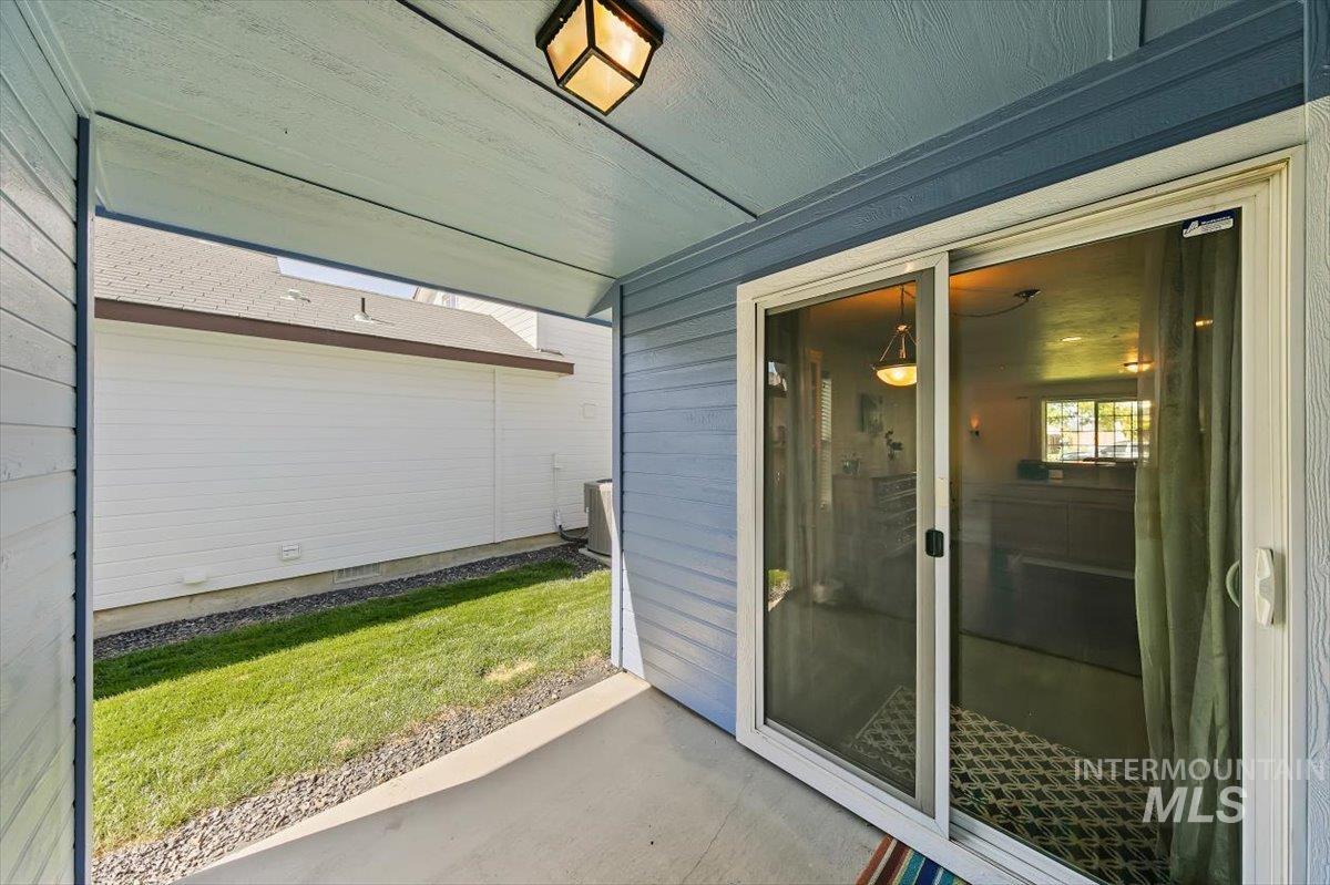 233 W Lava Falls Dr, Meridian, Idaho 83646, 3 Bedrooms, 2 Bathrooms, Residential For Sale, Price $399,900,MLS 99002542