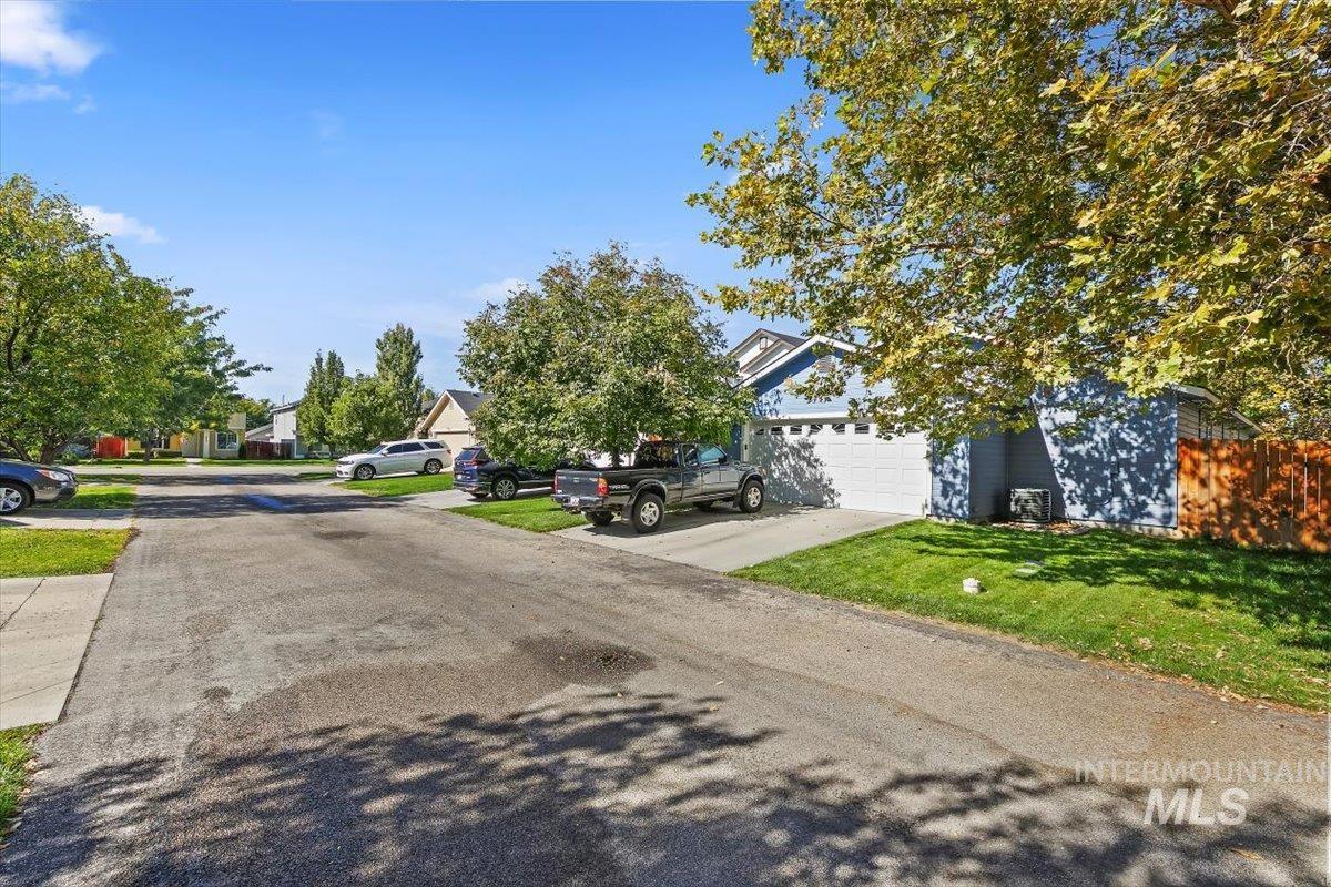 233 W Lava Falls Dr, Meridian, Idaho 83646, 3 Bedrooms, 2 Bathrooms, Residential For Sale, Price $399,900,MLS 99002542