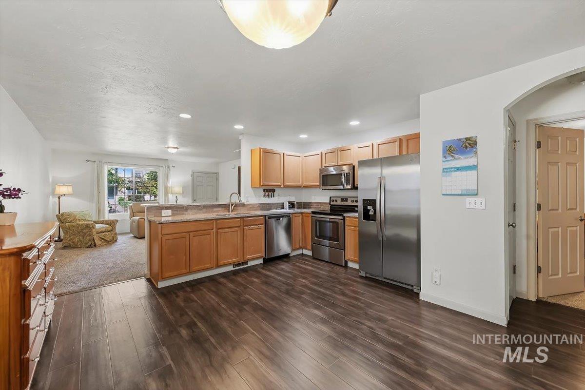 233 W Lava Falls Dr, Meridian, Idaho 83646, 3 Bedrooms, 2 Bathrooms, Residential For Sale, Price $399,900,MLS 99002542