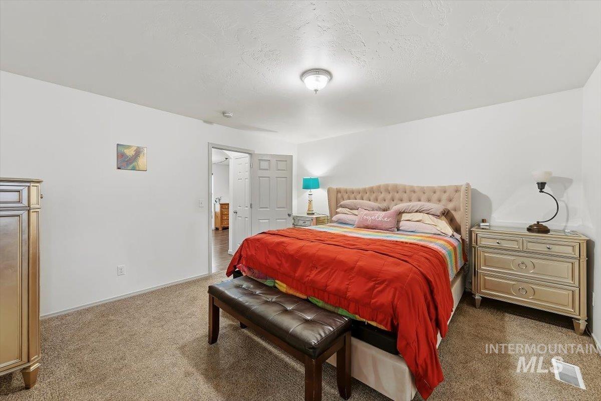 233 W Lava Falls Dr, Meridian, Idaho 83646, 3 Bedrooms, 2 Bathrooms, Residential For Sale, Price $399,900,MLS 99002542