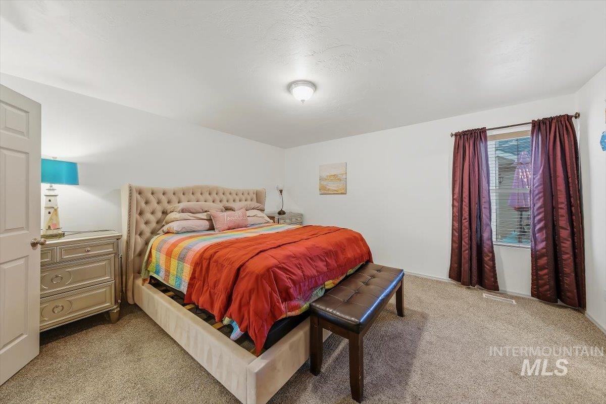 233 W Lava Falls Dr, Meridian, Idaho 83646, 3 Bedrooms, 2 Bathrooms, Residential For Sale, Price $399,900,MLS 99002542