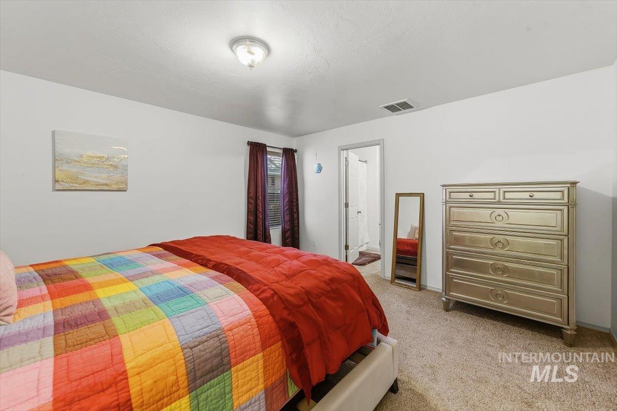 233 W Lava Falls Dr, Meridian, Idaho 83646, 3 Bedrooms, 2 Bathrooms, Residential For Sale, Price $399,900,MLS 99002542