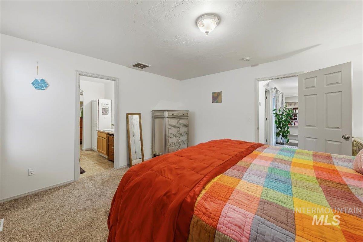 233 W Lava Falls Dr, Meridian, Idaho 83646, 3 Bedrooms, 2 Bathrooms, Residential For Sale, Price $399,900,MLS 99002542