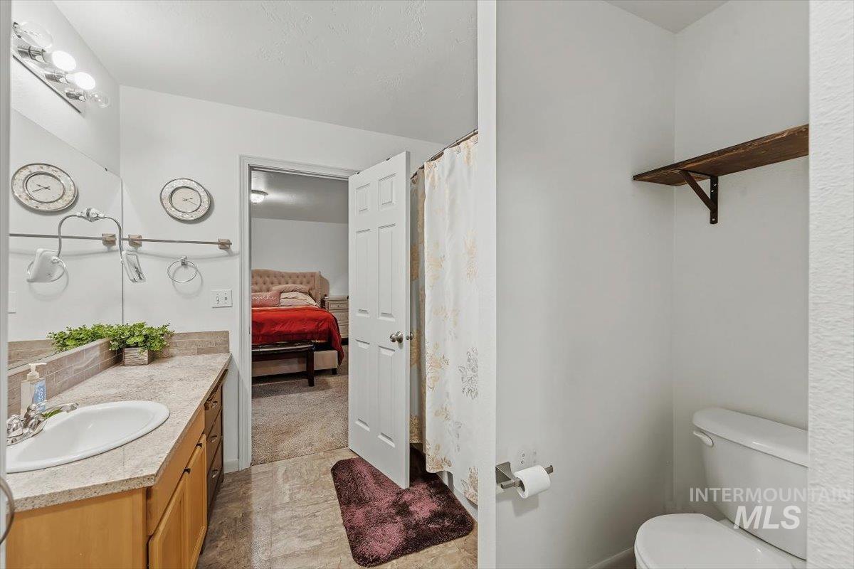 233 W Lava Falls Dr, Meridian, Idaho 83646, 3 Bedrooms, 2 Bathrooms, Residential For Sale, Price $399,900,MLS 99002542