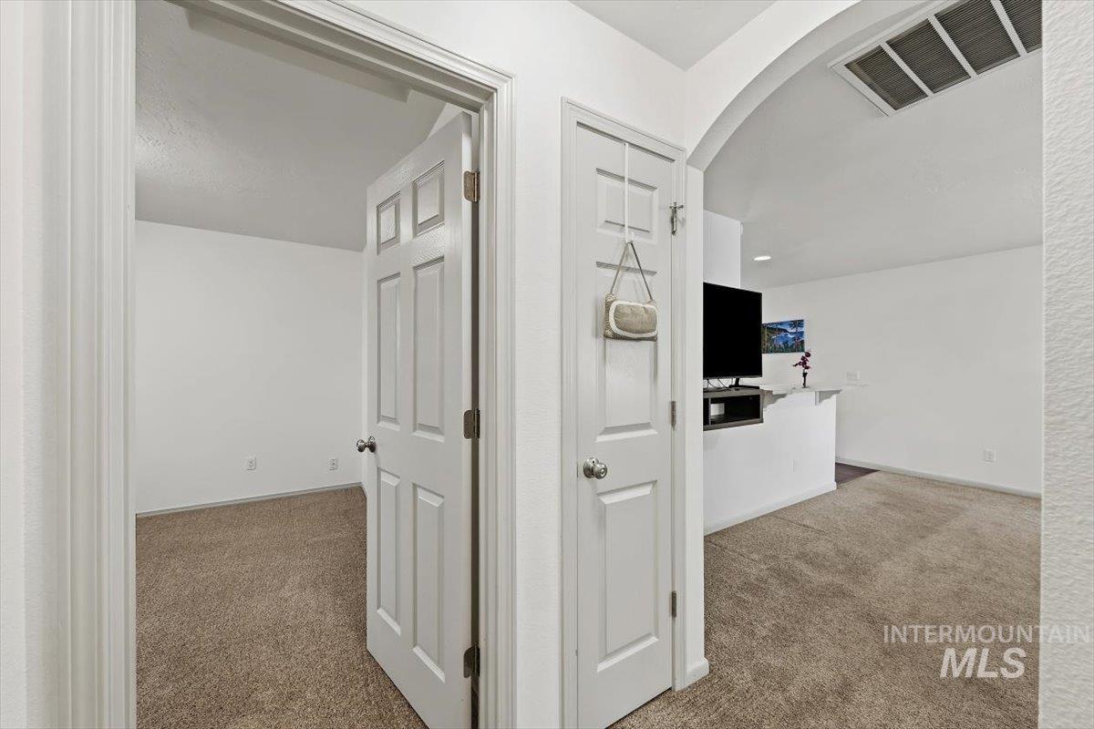 233 W Lava Falls Dr, Meridian, Idaho 83646, 3 Bedrooms, 2 Bathrooms, Residential For Sale, Price $399,900,MLS 99002542